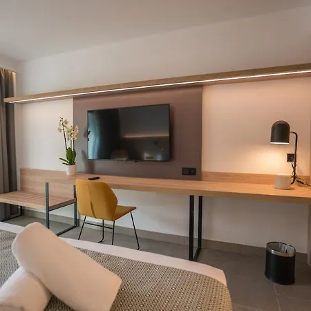 Morlans - Adults Only Παγκουέρα