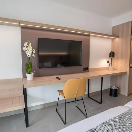 Morlans - Adults Only Παγκουέρα