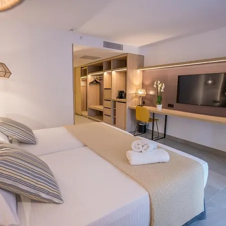 Morlans - Adults Only Παγκουέρα